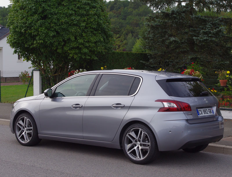 Серый peugeot 308